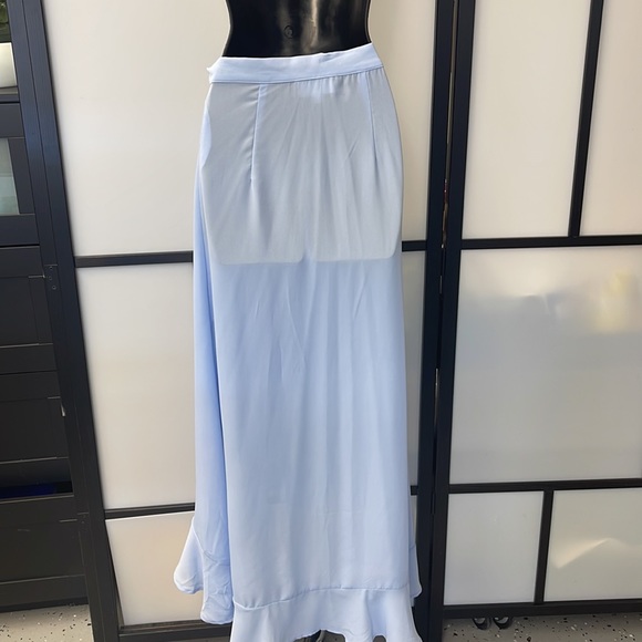 Woman’s Gorgeous floor length skirt - Picture 2 of 3